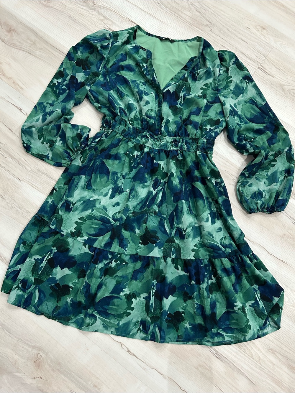 Green Floral Printed Long-Sleeve V-Neck Tiered Dress